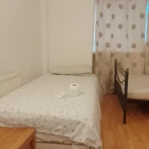 Hostel Private In 3 Bedroom Flat!!